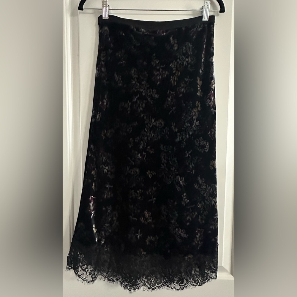 Gold Hawk Black Floral Velvet Lace Trim Skirt NWT Size Small - Picture 3 of 10